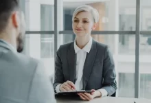 işe iade davası avukatı ofis ortamında müvekkil görüşmesi